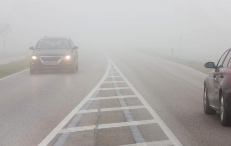 Cod galben de ceață în Cluj și alte 15 județe. Traficul pe A1 Sibiu-Deva se desfășoară îngreunat