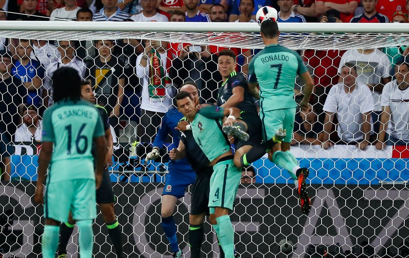 Euro 2016, semifinale. Portugalia - Țara Galilor 2-0. Ronaldo a fost mai bun decât Bale. Lusitanul a marcat şi a pasat decisiv, galezul a ratat două ocazii mari