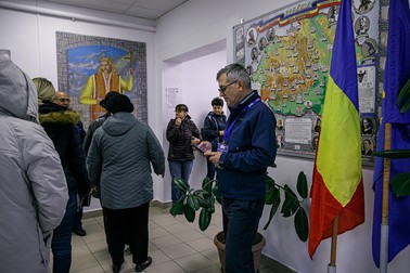 Secția de votare din Voluntari unde lucrează Dorel este mai aglomerată decât cea