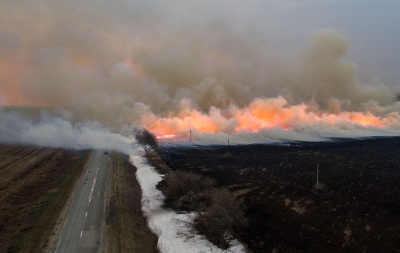 Incendiu uriaș în Siberia. Vladimir Putin a ordonat Armatei să intervină pentru stingerea flăcărilor
