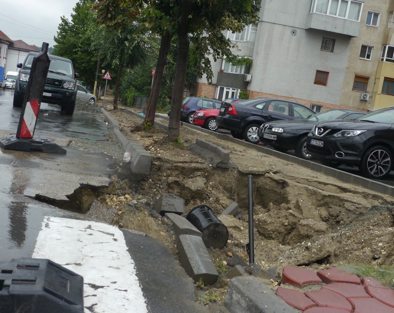 EXCLUSIV / Veneția noroioasă de România, orașul care s-a întors în epoca de piatră din cauza ploilor / FOTO&VIDEO
