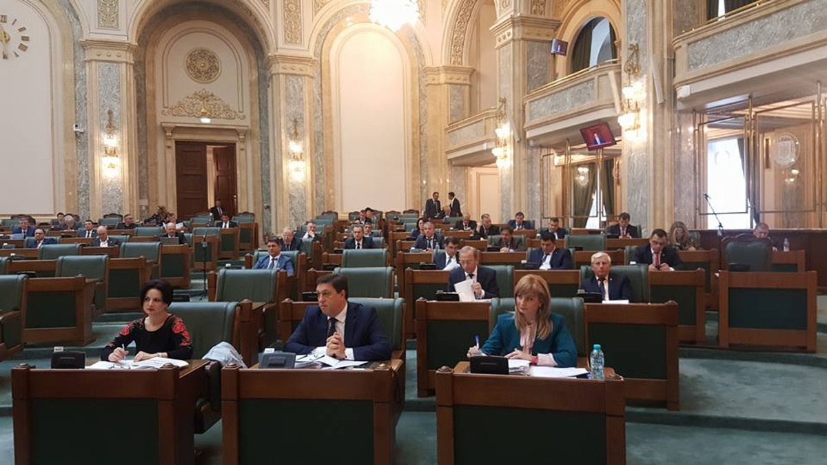 Proiectul de lege care prevede că acţiunea penală în cazul violenței domestice poate fi pusă în mişcare din oficiu