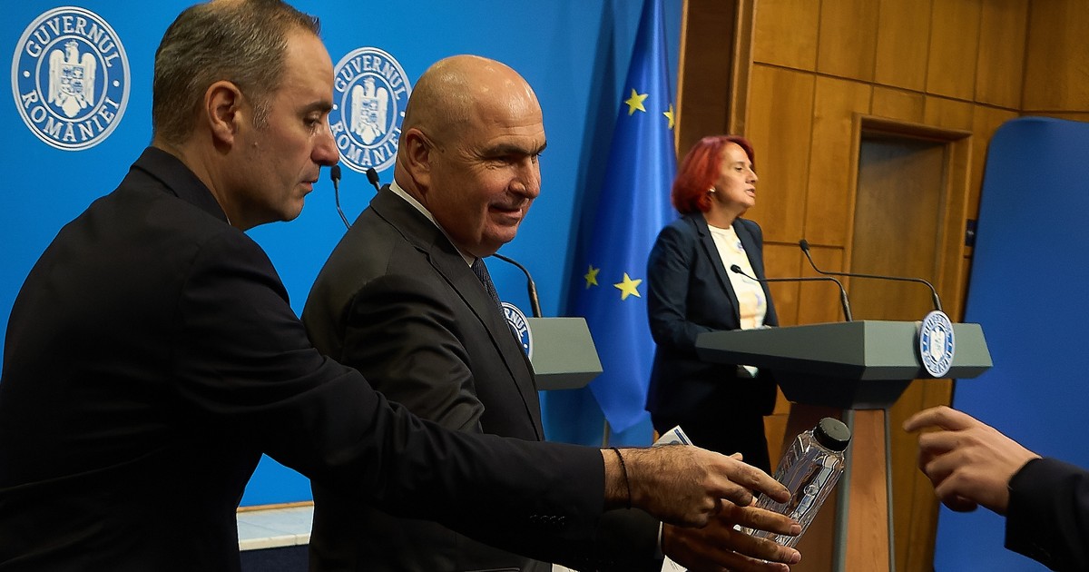 Premierul Ilie Bolojan, ministrul Finanțelor Alexandru Nazare și purtătorul de cuvânt Ioana Dogioiu