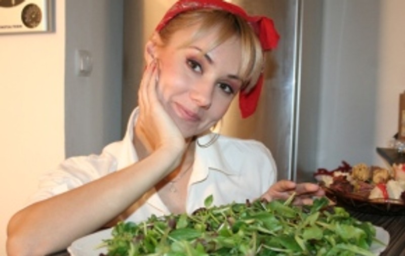 Bebeluşa Oana îi face propuneri “indecente” maestrului Horia Vîrlan