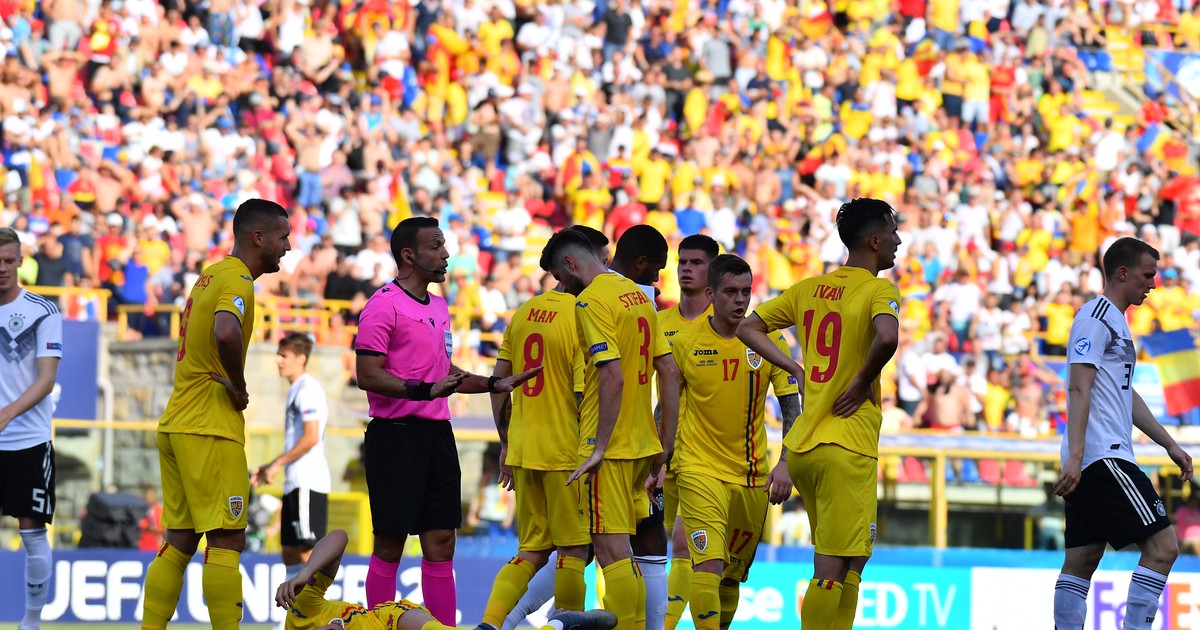Directorul tehnic al FRF, Mihai Stoichiță, îi temperează pe cei care susțin promovarea masivă la prima reprezentativă a jucătorilor care au jucat semifinală la Europeanul de tineret: ”Nu se poate toți o dată”