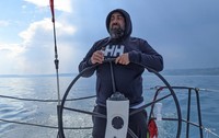 Rusen este acuzat de mai mulți oameni de afaceri că i-ar fi păcălit cu bani, pe care i-ar fi folosit apoi în campania lui Georgescu.