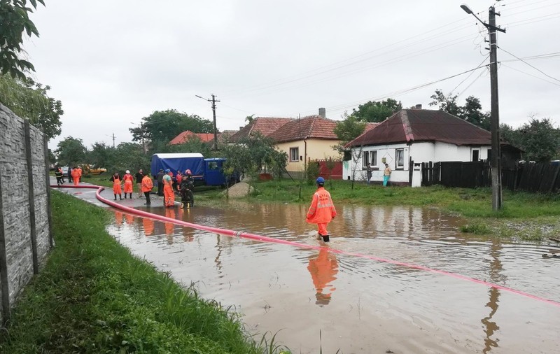 Avertizare RO-Alert de ploi torențiale la Arad. Locuitorii, sfătuiți să se adăpostească