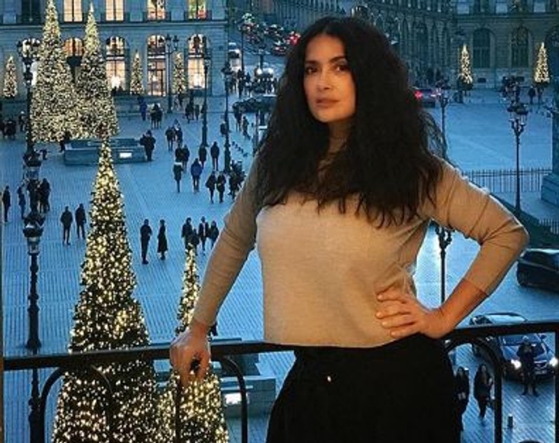 Salma Hayek, în costum de baie. Are 52 de ani, dar nu-i arată deloc | FOTO