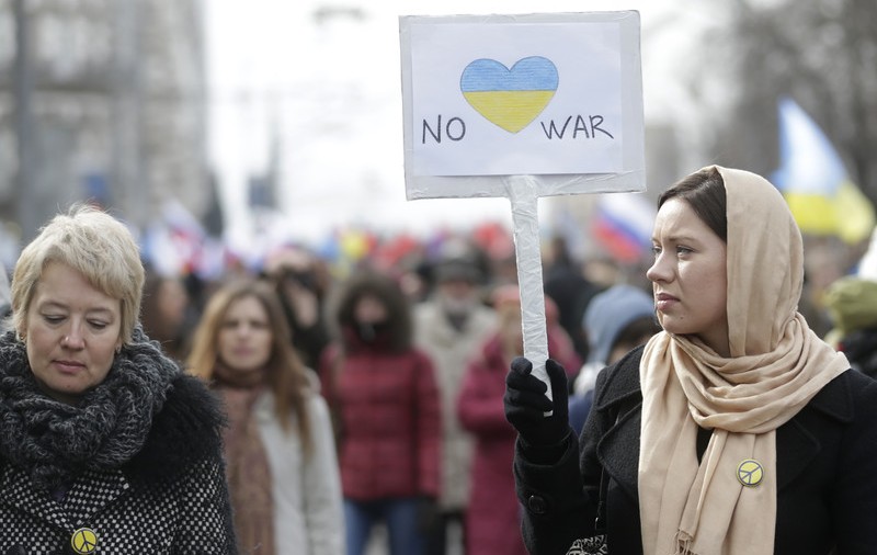 Ruși arestați după ce au ieșit în stradă la proteste împotriva războiului, de Ziua Victoriei