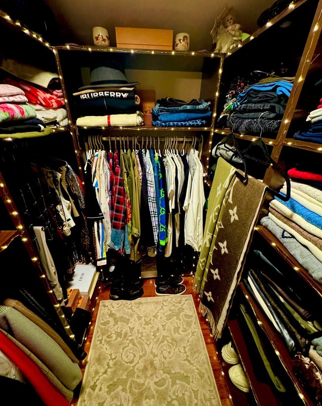 Imagini din casa în care locuiește Minodora. A decorat livingul în stil african: „Este încărcată cu pace și multă culoare”