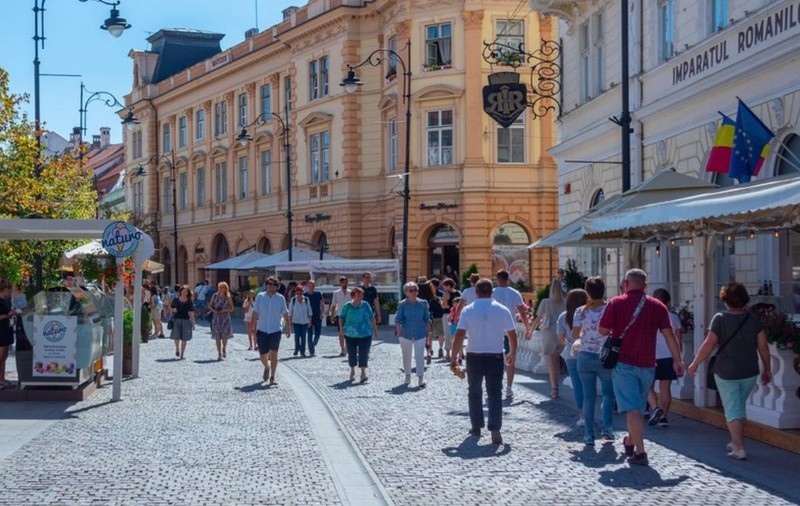 Cât de bogați sunt cei mai bogați români: au salarii de 32 de ori mai mari decât cei mai săraci