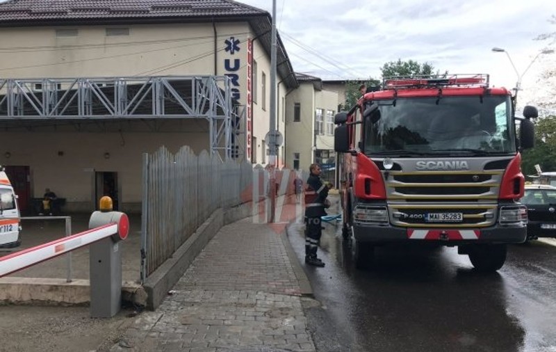 Spitalul de Urgență din Iași a fost inundat sâmbătă dimineață. Pompierii au pus pompele la UPU