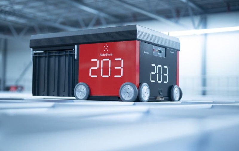 Gigantul japonez SoftBank investește 2,8 miliarde de dolari în firma norvegiană de robotică AutoStore