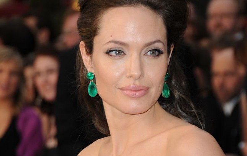 Angelina Jolie este geloasă pe Natalie Portman