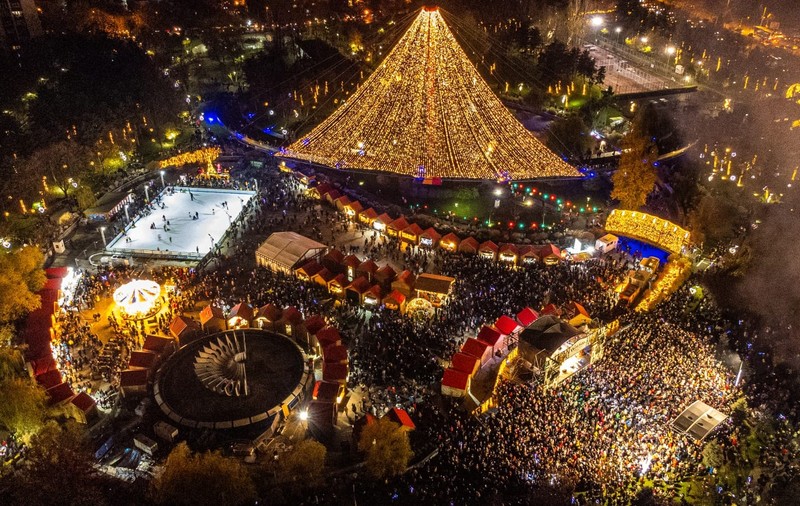 S-a deschis Târgul de Crăciun din parcul Drumul Taberei. Programul activităților din acest weekend