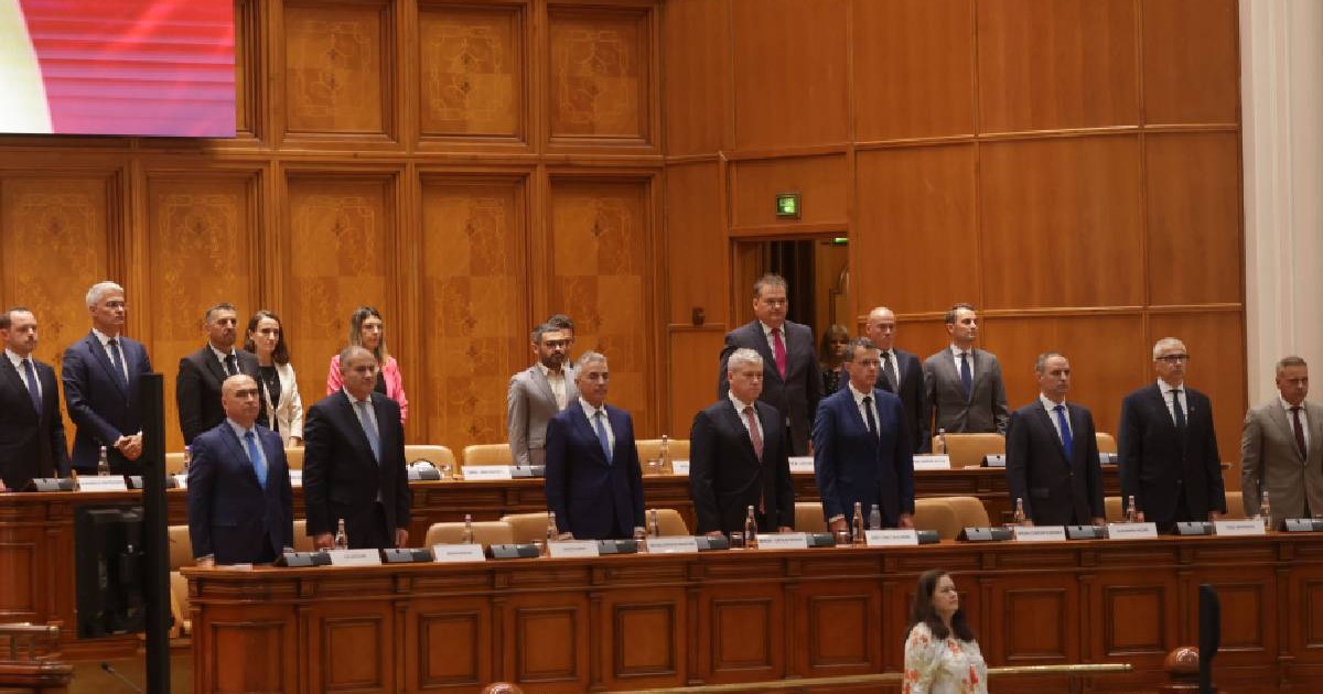 Membri Guvernului României, în Parlament