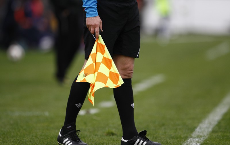 Un arbitru din Liga 1 a fost desfigurat  în timp ce se antrena! ”A fost atacat de țigani!”. FOTO