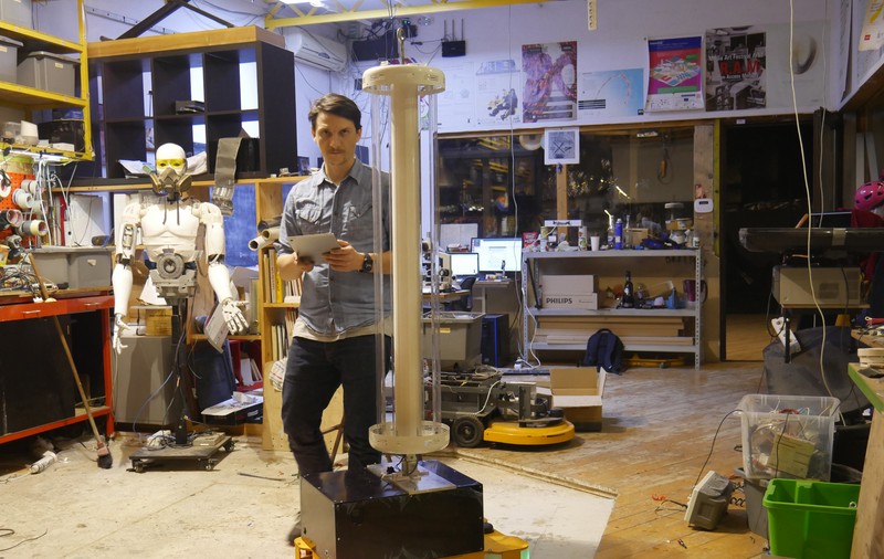 MUV, robotul anti-COVID făcut în România, care dezinfectează cu raze ultraviolete. Primul va ajunge la Spitalul Suceava