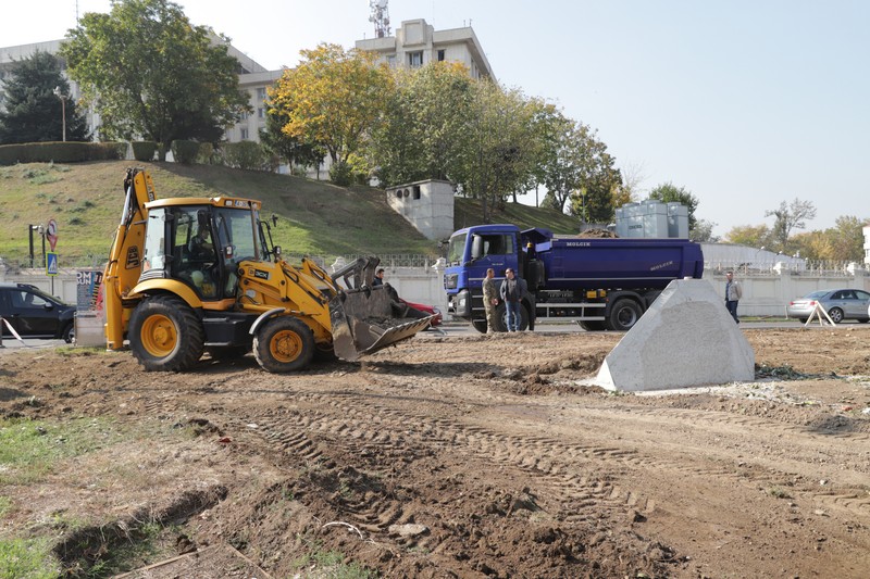 Piața NATO este construită la doi pași de Ministerul Apărării Naționale, după ce inițial ministrul Gabriel Leș a propus schimbare a denumirii Pieței Arsenalului, din fața Hotelului Marriott FOTO: Sorin Cioponea