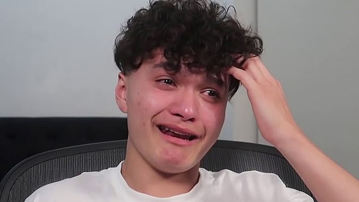 Youtuber cu 2 milioane de abonați, interzis pe viață să joace Fortnite. FaZe Jarvis și-a cerut iertare plângând, după ce a trișat