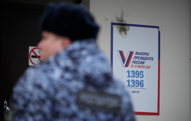 FSB a prins trei tineri care plănuiau să incendieze cu cocktailuri Molotov un sediu de campanie al lui Vladimir Putin, scrie presa rusă independentă