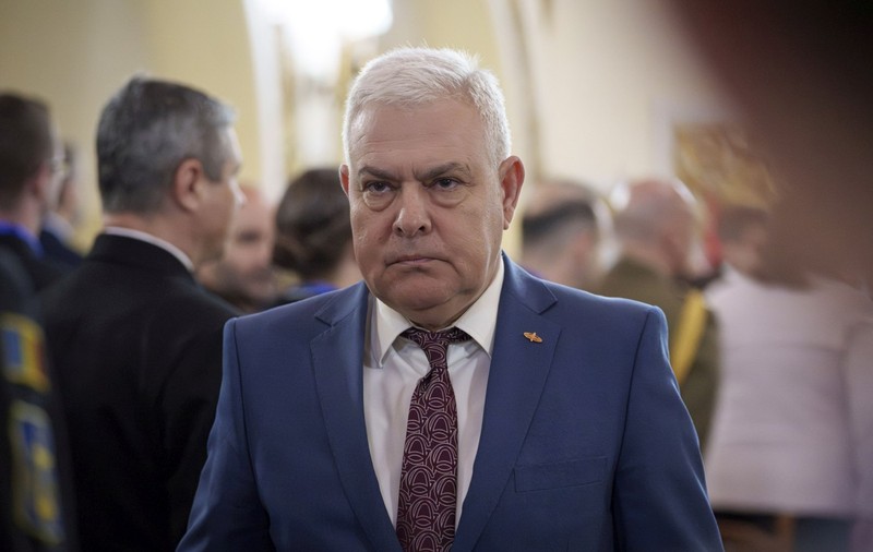 Ministrul Apărării, chemat în Parlament să explice modul cum își protejează România spaţiul aerian, în lipsa unei legi