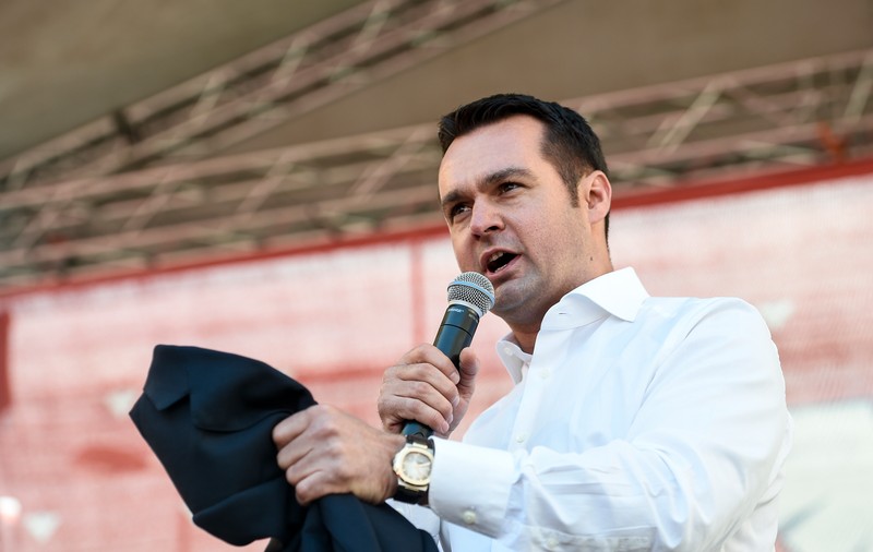 G4media: Soacra primarului din Baia Mare, prinsă de DNA în timp ce dădea 50.000 de euro mită pentru judecătoarea din dosarul lui Cătălin Cherecheş. Reacţia edilului