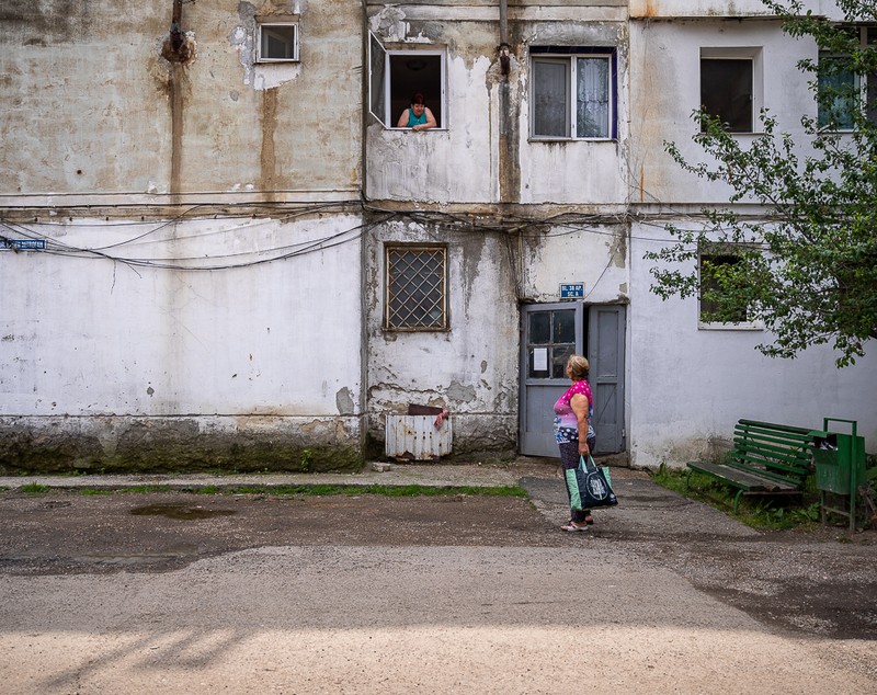 În Murgeni, jandarmii vin şi pleacă, bulibaşa rămâne. Statul român face paradă de forţă într-un oraş pe care l-a abandonat în toate celelalte privinţe