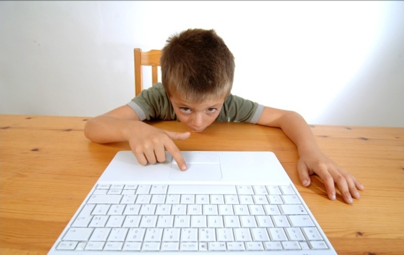 "Copilul meu este dependent de internet"