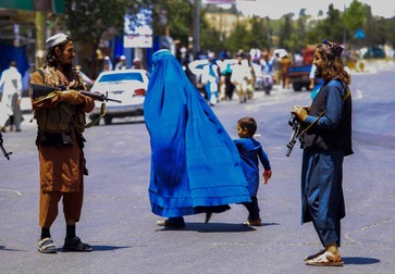 În viziunea noilor autorități de la Kabul, „locul femeilor este în casă, nu pe străzi”. Foto: Profimedia