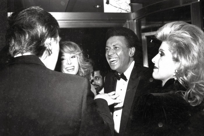 E. Jean Carroll (în stânga) alături de soțul ei, la o întâlnire cu Donald Trump sursă foto: New York Magazine