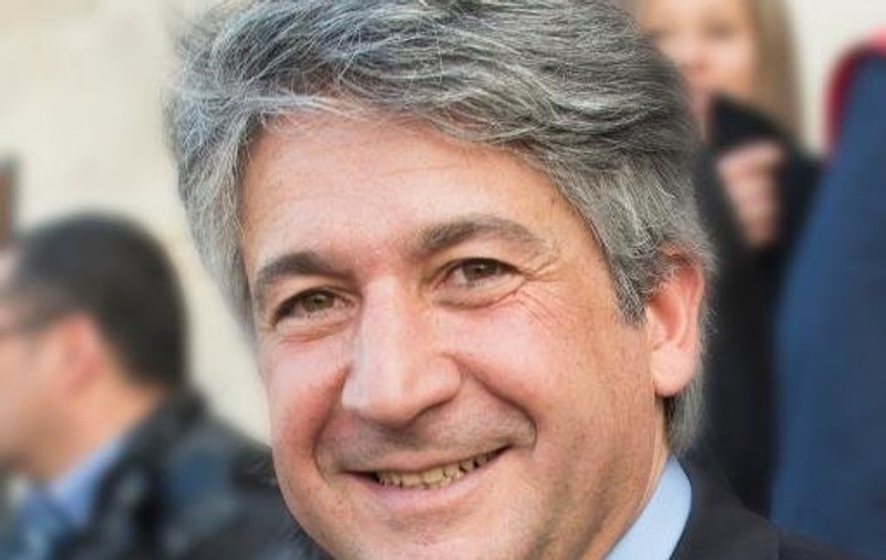 Un primar din Franţa refuză să primească la şcoală copii romi
