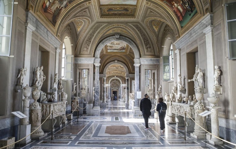 Două statuete antice de la Vatican, distruse de un turist nervos că nu a fost lăsat să-l vadă pe Papa Francisc