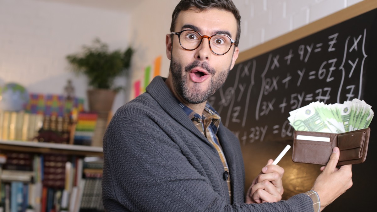 Profesorii din Iași vor beneficia de compensarea în bani a concediului de odihnă neefectuat la încetarea contractului individual de muncă. Foto: Shutterstock