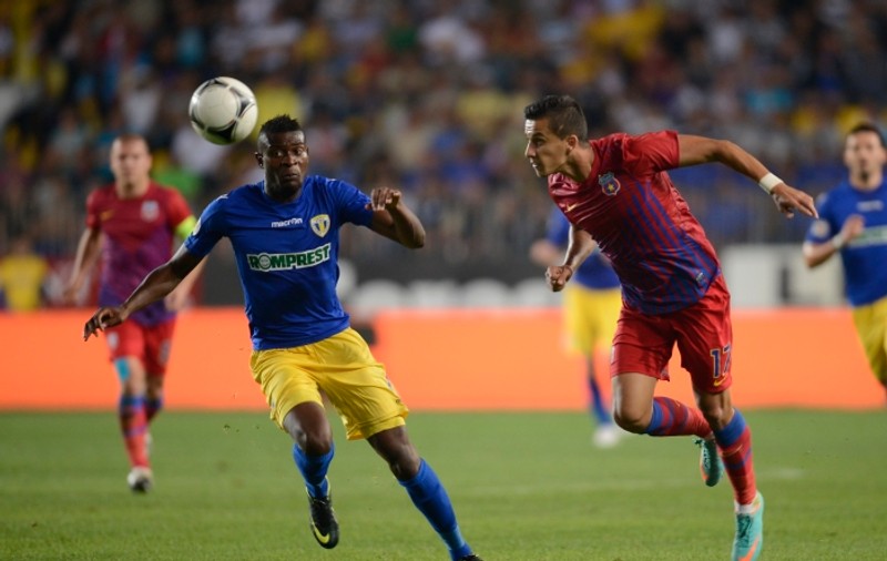 Cum a fost convins golgheterul olandez Jeremy Bokila să rămână la Petrolul şi să refuze Steaua