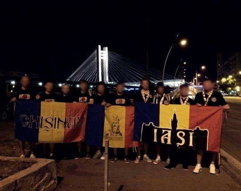Ultraşii români s-au bătut între ei şi la Budapesta. Forţele de ordine i-au ferit de unguri, dar au făcut cordon să-i despartă pe stelişti de dinamovişti!