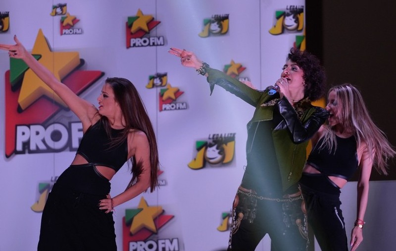 Giulia a venit pentru prima dată la un concert împreună cu fetiţa ei, Antonia! Uite IMAGINI EMOŢIONANTE