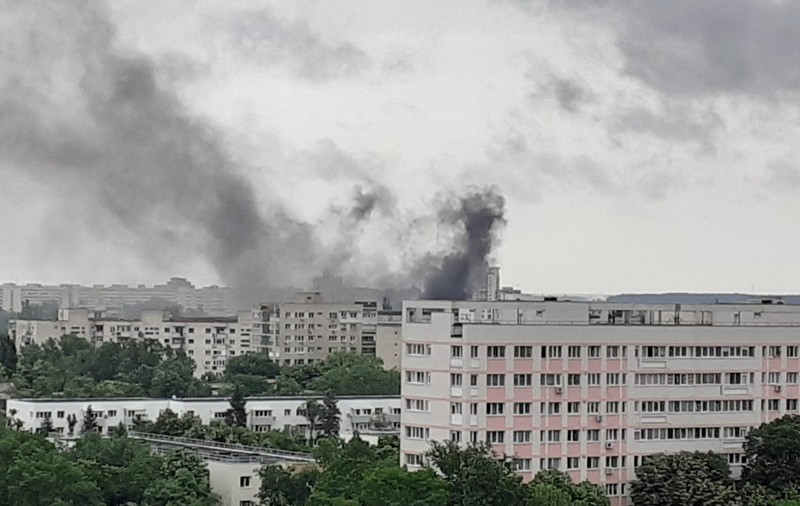 Explozie la un transformator electric din sectorul 2. Pompierii au localizat incendiul