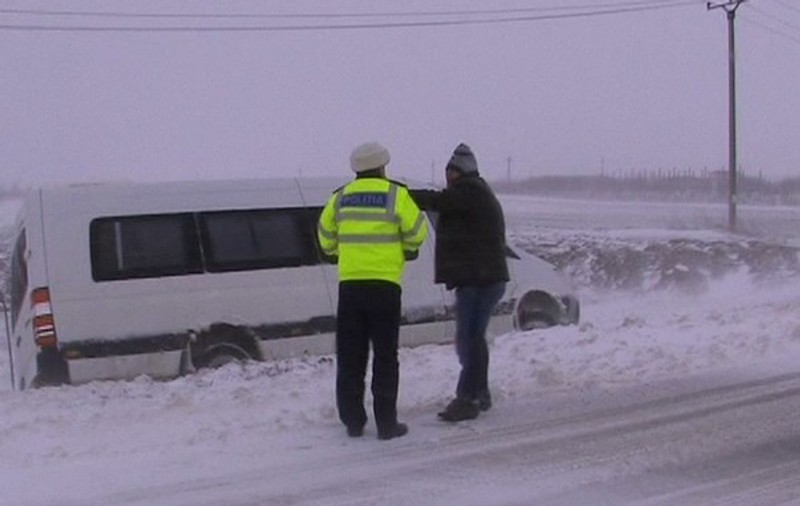 Vântul, coşmarul şoferilor pe DN2B între Buzău şi Brăila