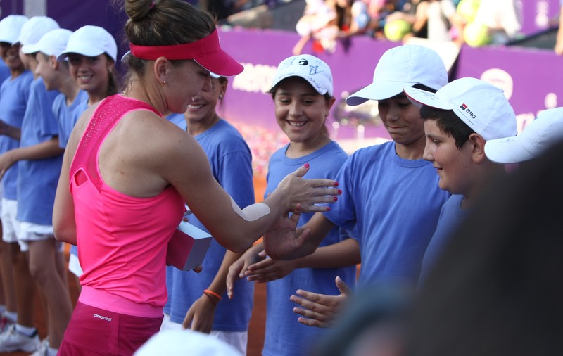 Copiii ce se vor să schimbe o minge cu Simona Halep își pot îndeplini visul. Unde îi așteaptă campioana