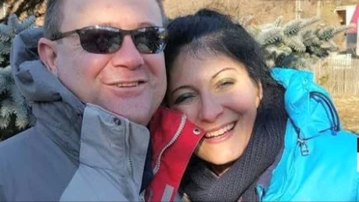 O poveste de dragoste cu năbădăi, presărată cu scandaluri și bătăi, a ieșit de câteva zile la lumină. Gerorgiana Ciobanu, din Călărași, își acuză soțul angajat la ”Interne” că o terorizează și o lovește. Libertatea vă prezintă adevărul despre scandalul din familia polițistului anticorupție Nicuale Ciobanu. Pe scurt, soția îl iubește și nu vrea să divorțeze!