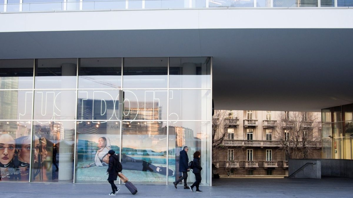 Magazin Nike din Piața Gae Aulenti, Milano