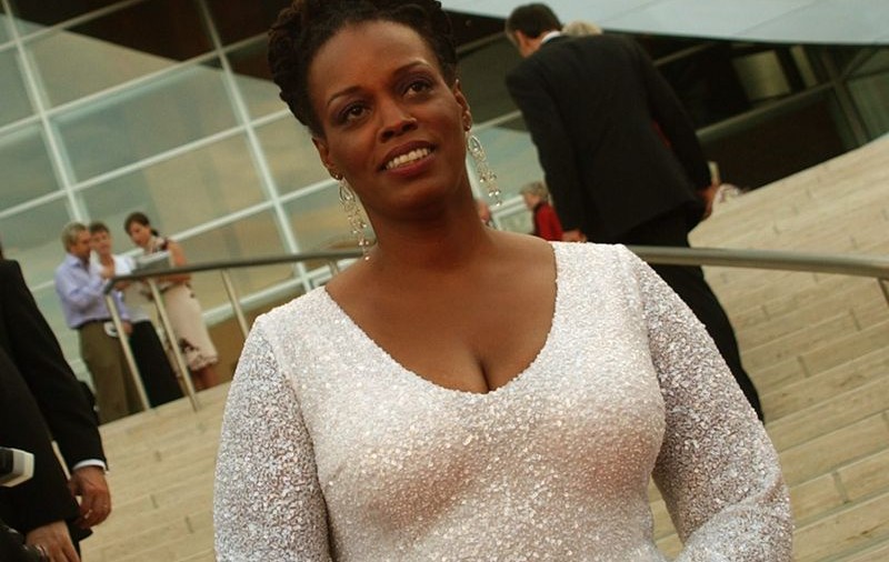 Cântăreaţa Dianne Reeves vrea crini imperiali la Bucureşti