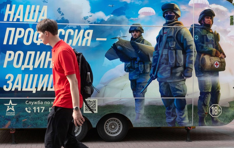Rușii recrutează oameni fără adăpost, promițând salarii mari și case: „Niciunul nu s-a mai întors viu de pe front”