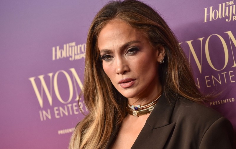 Reacția lui Jennifer Lopez, după ce i s-a spus să se îmbrace potrivit vârstei sale: „Dacă ai avea acest posterior, ai umbla și tu dezbrăcată!”