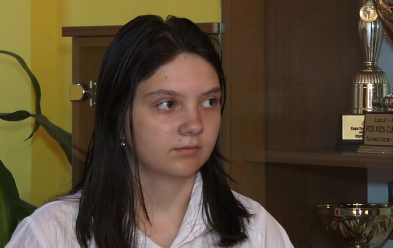 Elevele care au promovat examenele cu media 10 și vor să rămână în România