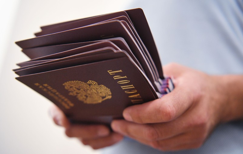 USR, PMP și Forța Dreptei au semnat o scrisoare comună prin care cer interzicerea turiștilor ruși în România