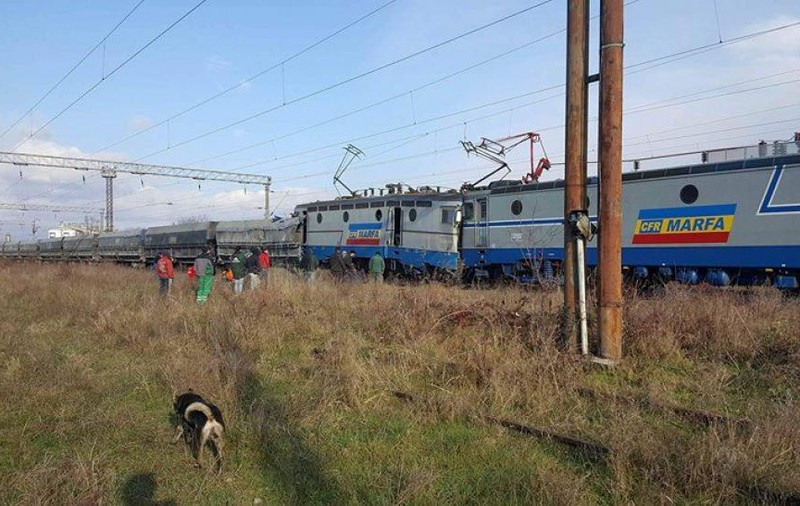 Accident feroviar în Gorj. Un mecanic de tren a murit și un altul a fost rănit
