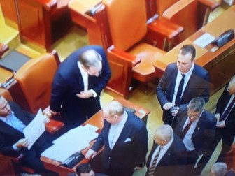 Aleșii PSD părăsesc sala, în timpul discursului lui Iohannis