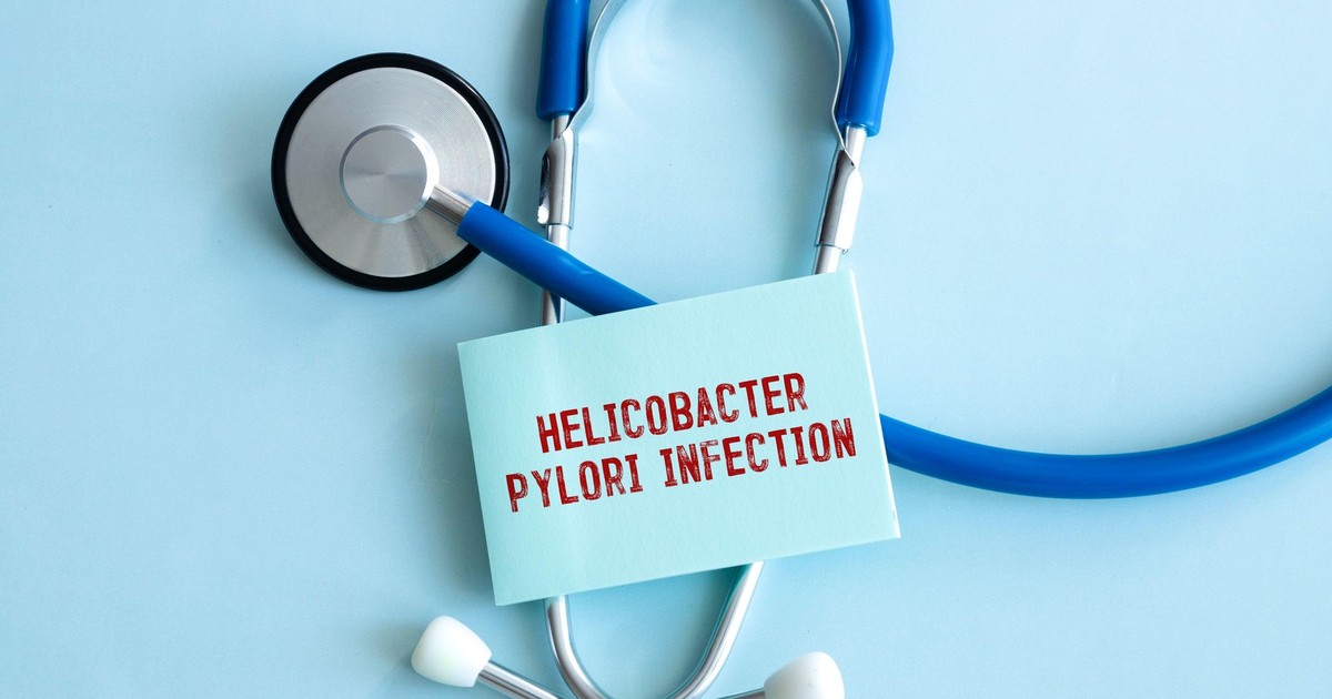 Imagine cu un stetoscop și o hârtie pe care scrie „Infecția cu Helicobacter pylori”